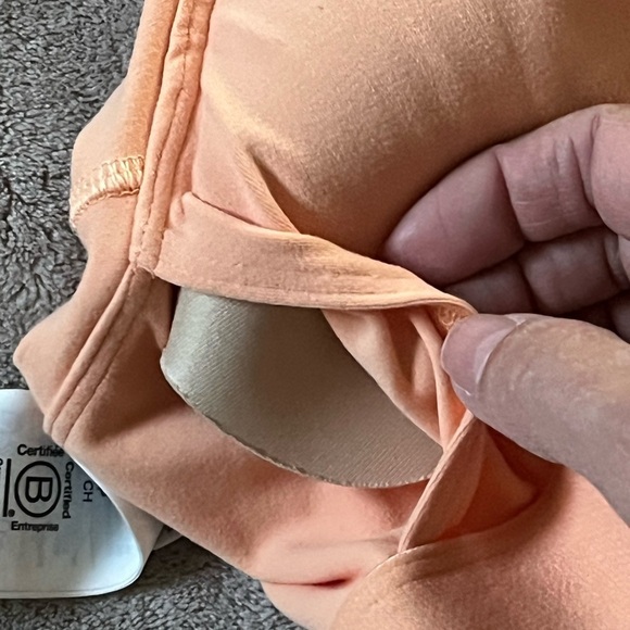 Athleta Keyhole Back Crossover Hem Cropped Sports Bra Top Size Small Cantaloupe - Picture 9 of 12